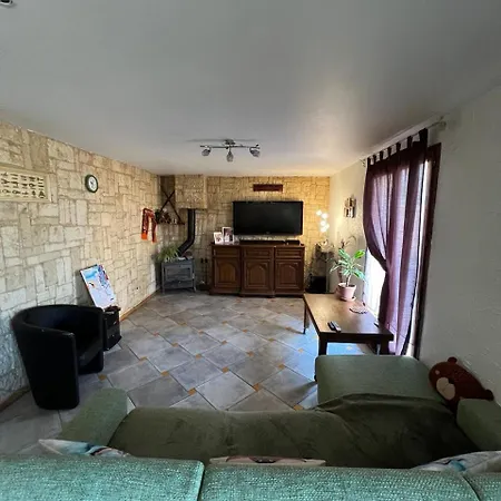 La Maison De Claude Avec Terrasse Et Piscine Willa Crest